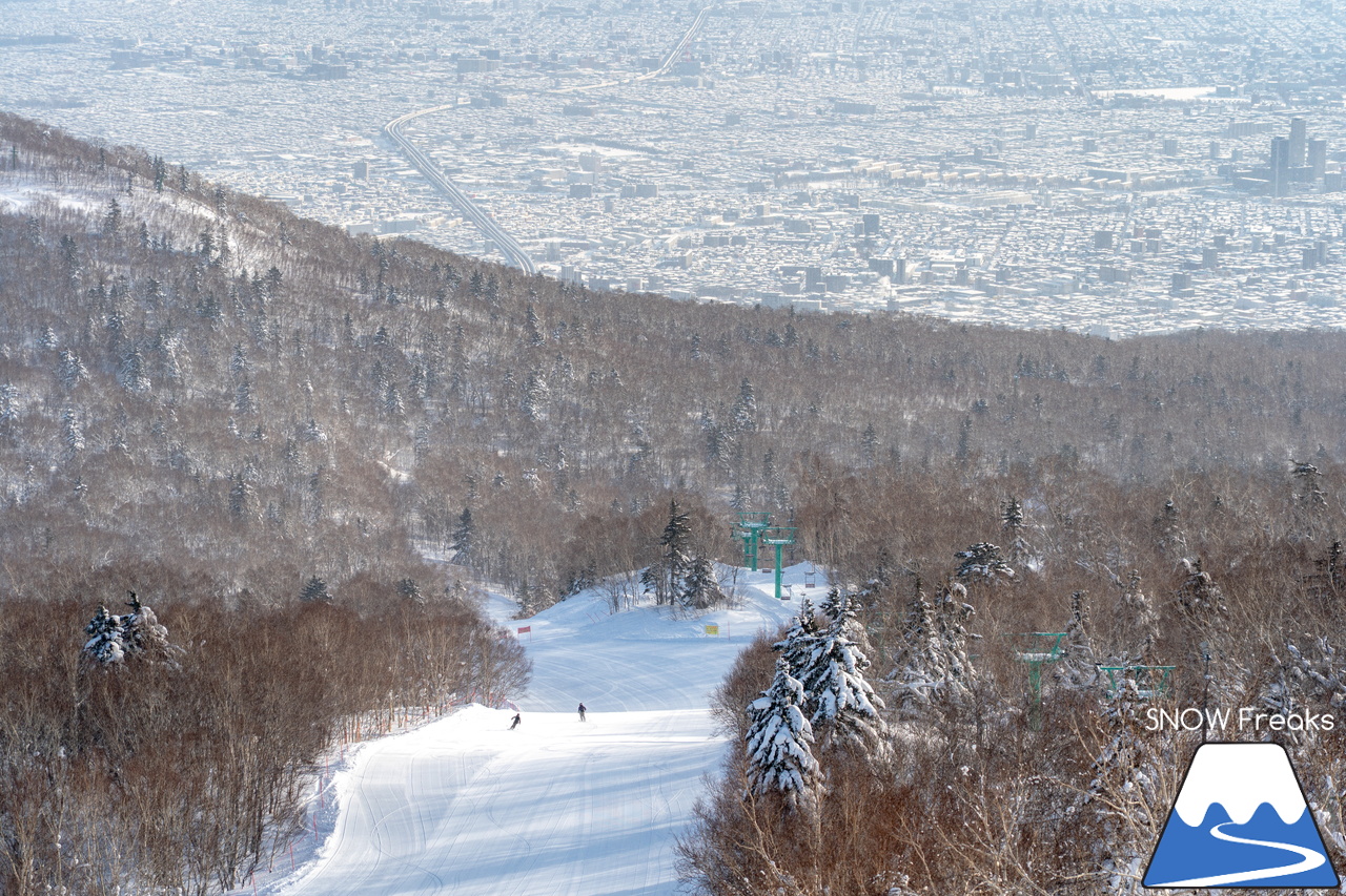 サッポロテイネ｜プロスキーヤー・中西太洋さんが、今季 SNOW Freaks 初登場。コンディション良好なゲレンデ＆パウダーを滑る、そして、撮る！